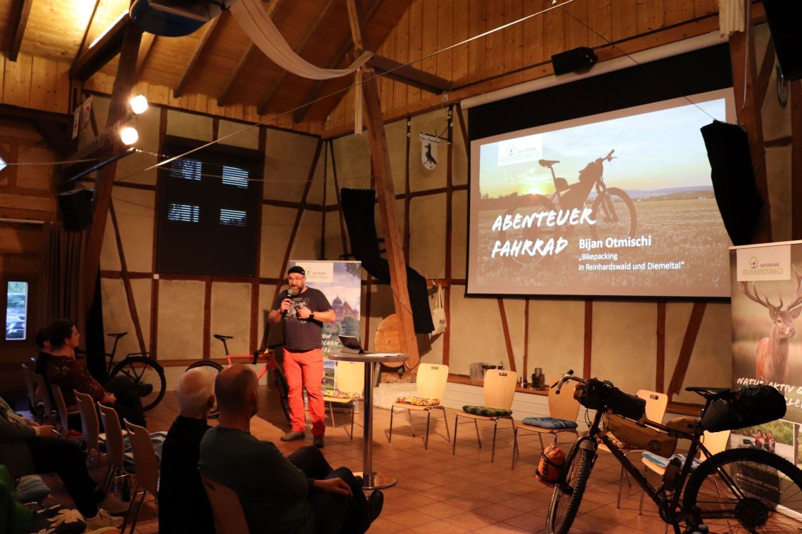Vortrag von Bijan Otmischi bei der Auftaktveranstaltung Abenteuer Fahrrad